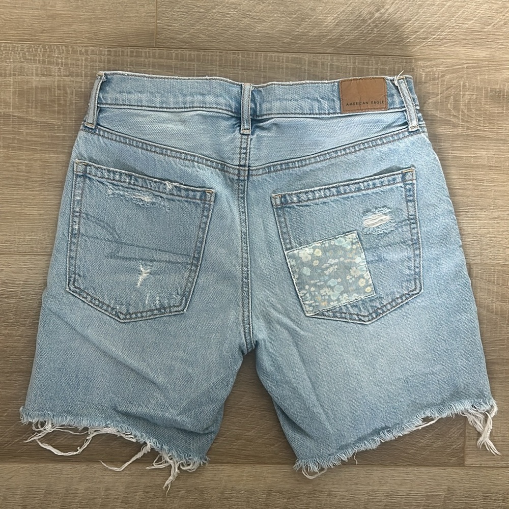 American Eagle Light Blue 90s Boyfriend Bermuda Short with Floral Pocket Design
